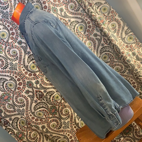 Comfortable Liz Lange Maternity Top - Picture 5 of 8